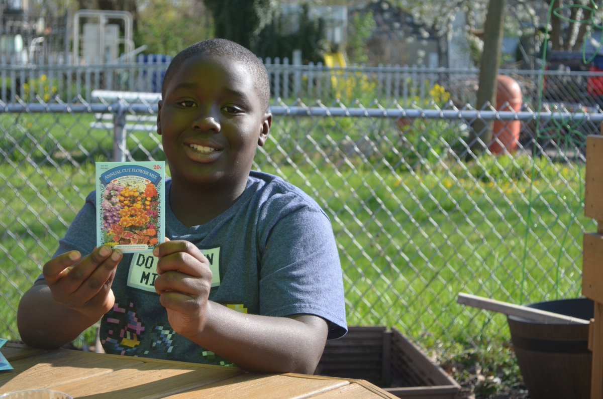 CISofOhio's tweet photo. "I delivered food to a student and his family who all have medical complications and don't have a car. I got to see my student while I was there and he wouldn't stop hugging me." - Carrie, CIS Coordinator #CISCares #KidsofCIS #Allinforkids #BetterTogether https://t.co/S0MpnSIC3Q
