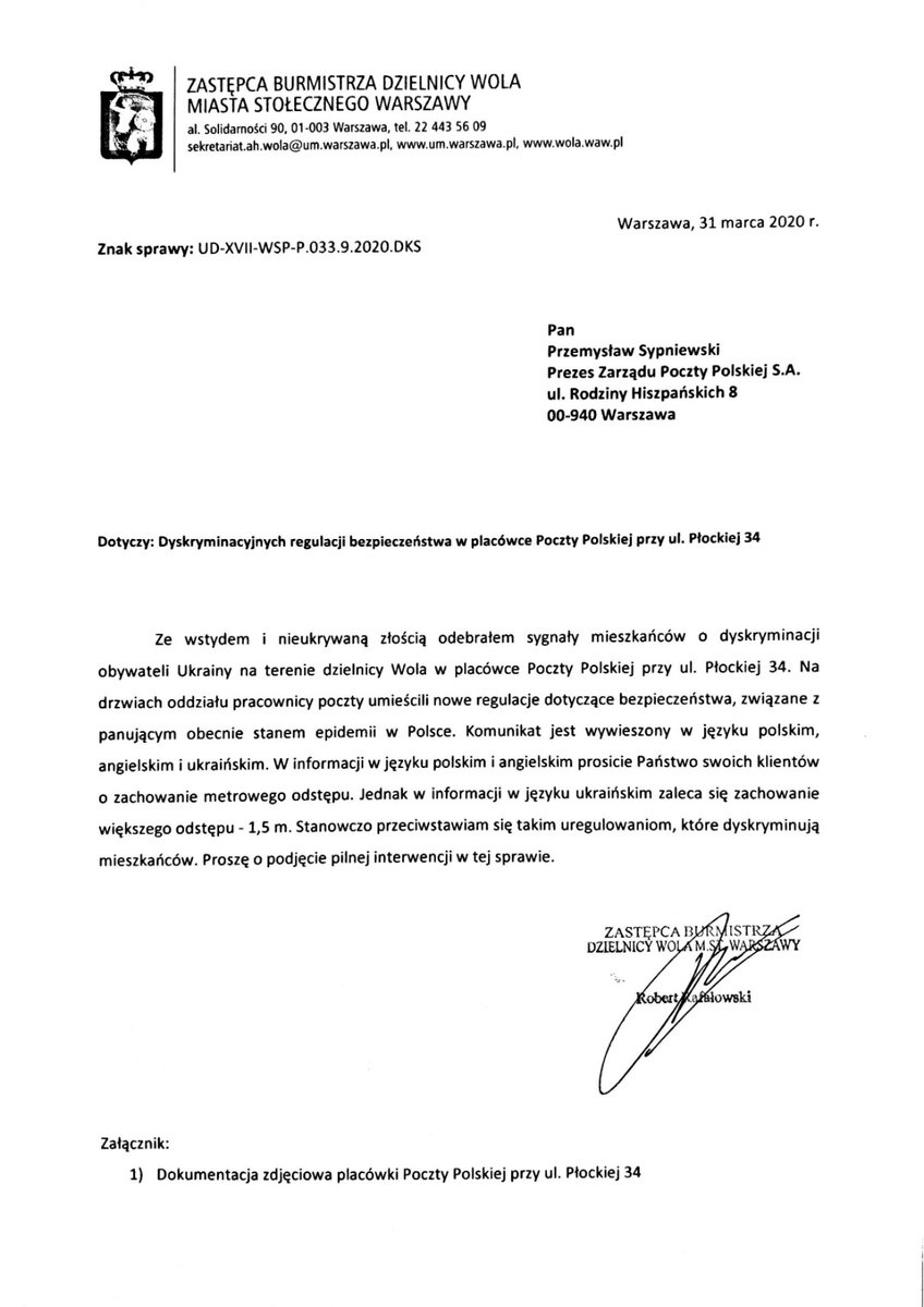 KStrzalkowski's tweet photo. Zarząd Dzielnicy #Wola interweniuje w centrali @pocztapolska ws. związanych z #Covid19 regulacji w placówce pocztowej przy ul. Płockiej 34, które dyskryminują mniejszość ukraińską. W informacji w języku ukraińskim wymaga się zachowania pół metra większej odległości bezpieczeństwa https://t.co/eBE9pQmy9V