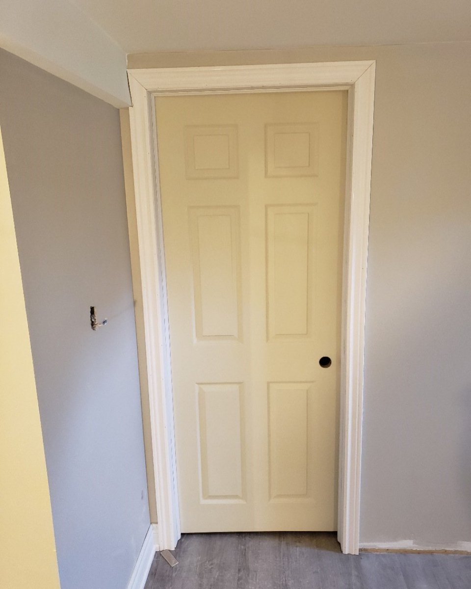 ContractingJack's tweet photo. Goooooooooood morning Niagara. Anybody else starting to to feel so rested that they're tired?  Anyways, the Sullivan project in St. Kitts is starting to see the first of it's finishing work , namely doors and trim.

#renovation #basementsuite #generalContractor #StCatharines https://t.co/3PP9shnaFs