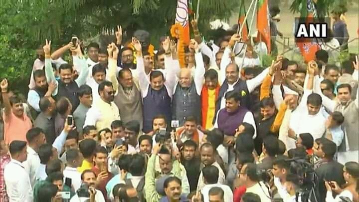mohdsuheltyagi1's tweet photo. Social distancing 24th march 
#मीडिया_वायरस
#PMDoesNotCare https://t.co/Qr4JGHEdkB