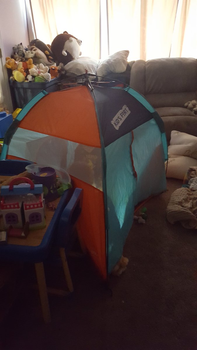 SASluis17's tweet photo. Reading to his little sister by flashlight. Made it extra fun by n setting up a tent. @KerkstraCougars #engage142 @First_AndTen https://t.co/yNyDcwTbZd