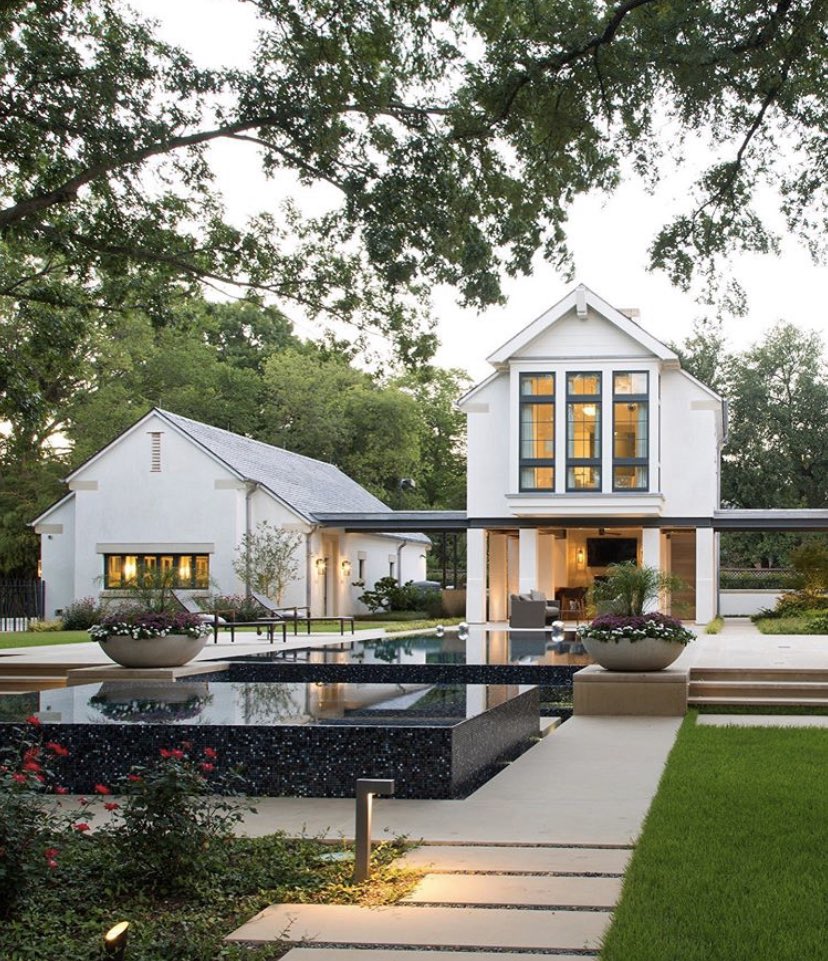 RedStyleShop's tweet image. Tu préfères acheter quelle maison ? 
• RT la premiere | FAV la deuxième ✨