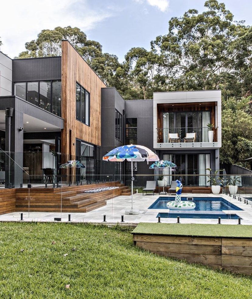 RedStyleShop's tweet image. Tu préfères acheter quelle maison ? 
• RT la premiere | FAV la deuxième ✨