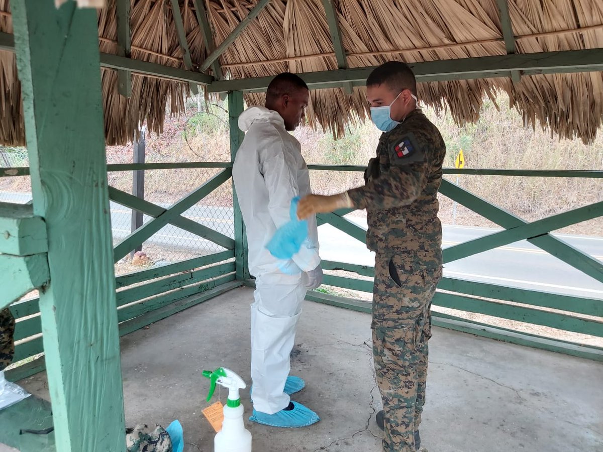 senafrontpanama's tweet photo. Tomando medidas preventivas para nuestra seguridad, se procede con la descontaminación en las instalaciones del Puesto Fronterizo de Sansón en  Metetí, por parte de la Primera Brigada Oriental.

#ProtégetePanamá
#TodosContraElCoronavirus
#UnidosLoHacemos https://t.co/CoTqD4pMcn