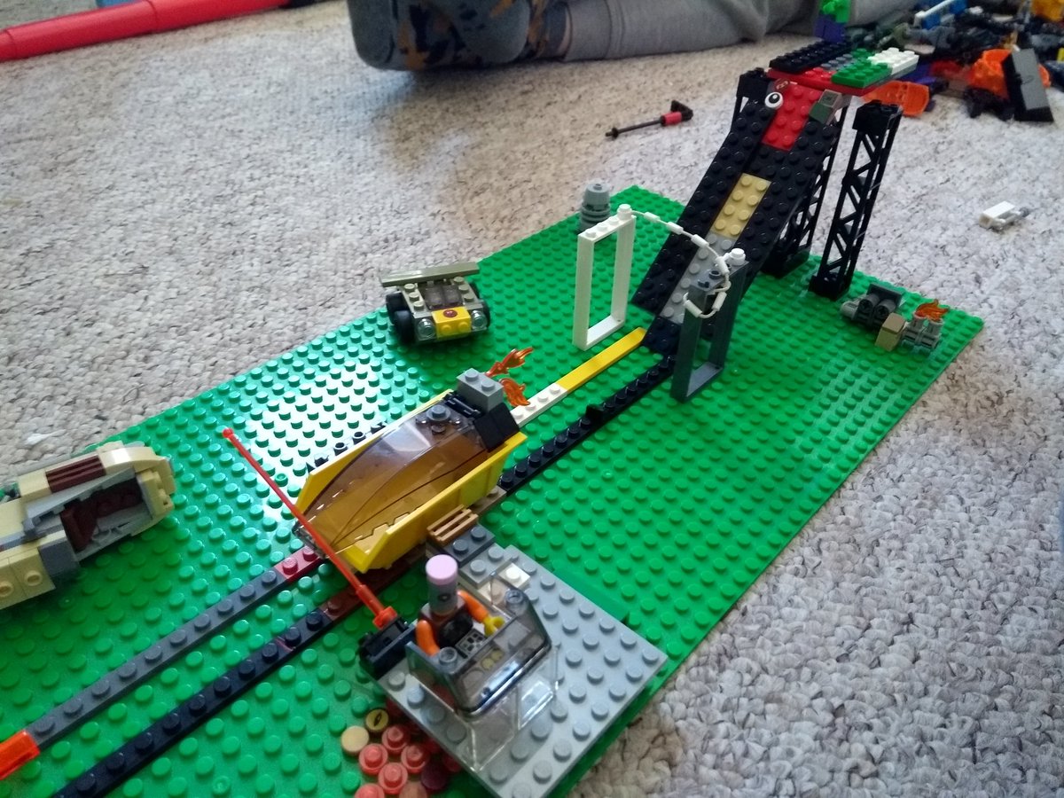 andy_the_tech's tweet photo. Day 1 of the Lego challenge - build a rollercoaster! https://t.co/HxgLwQ9Bwf