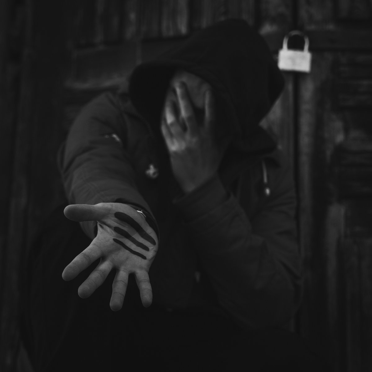 Pirms 5-6 gadiem kolēģis mudināja mūziku ievietot straumēšanai. Te nu ir! Labāk vēlu.
open.spotify.com/artist/0kBOdK7…
+"ābolā" u.c. arī jābūt.
Foto: Jānis Putniņš