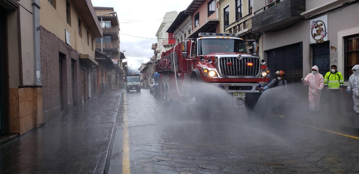 MunicipioCuenca's tweet photo. Cuidamos de ti 👍
Las calles de la ciudad empezaron a ser #Fumigadas, inicialmente llegaremos a los sectores con más afluencia de gente
#QuédateEnCasa
@pedropalaciosu https://t.co/W24j72clBX
