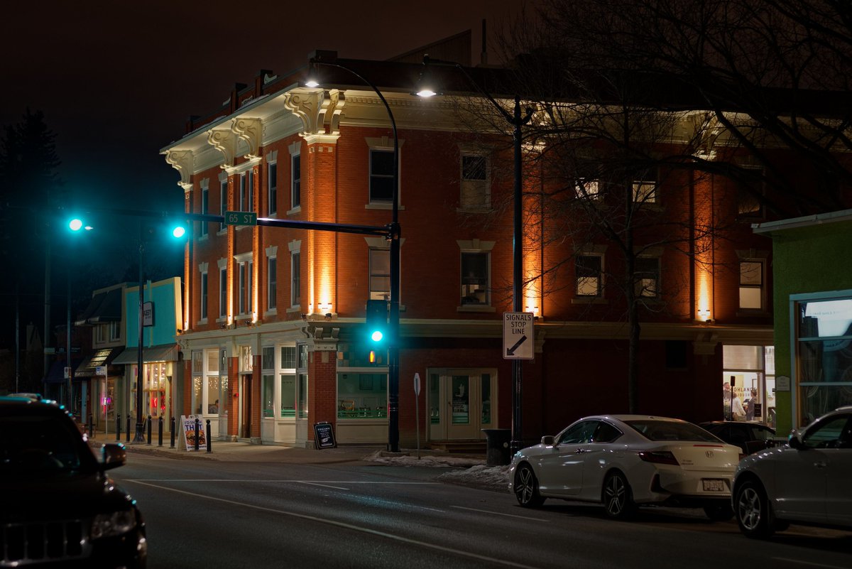 Daily Photo: Gibbard Block After Dark (but before isolation)
(@kurayba via Flickr)
buff.ly/3bxRNfu

#photography #architecture #dailyphoto #yeg