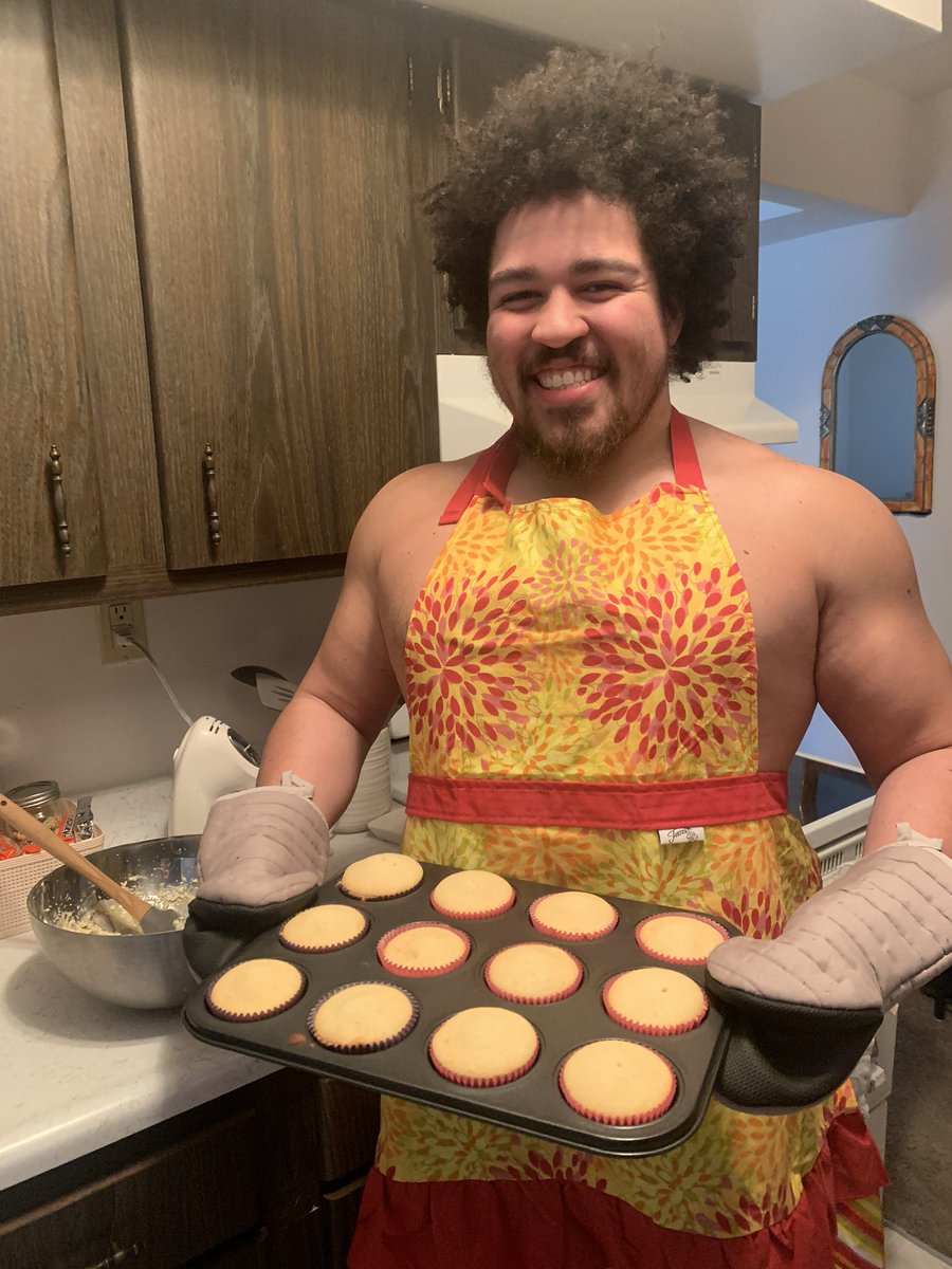 BigPercUniverse's tweet photo. Big Perc is out here making sure his Universe is always eatin 🤩🧁🧁🧁
#BigPerc
#SweetToothSuperstar 
#WholesomeHeavyweight https://t.co/PifXvGMCq4