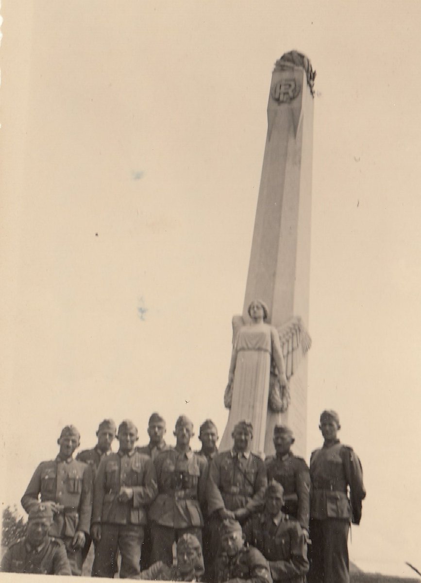 The Monument Aux Soldats Français at the Kemmelberg, better known as 'Den Engel' or 'The Angel'.