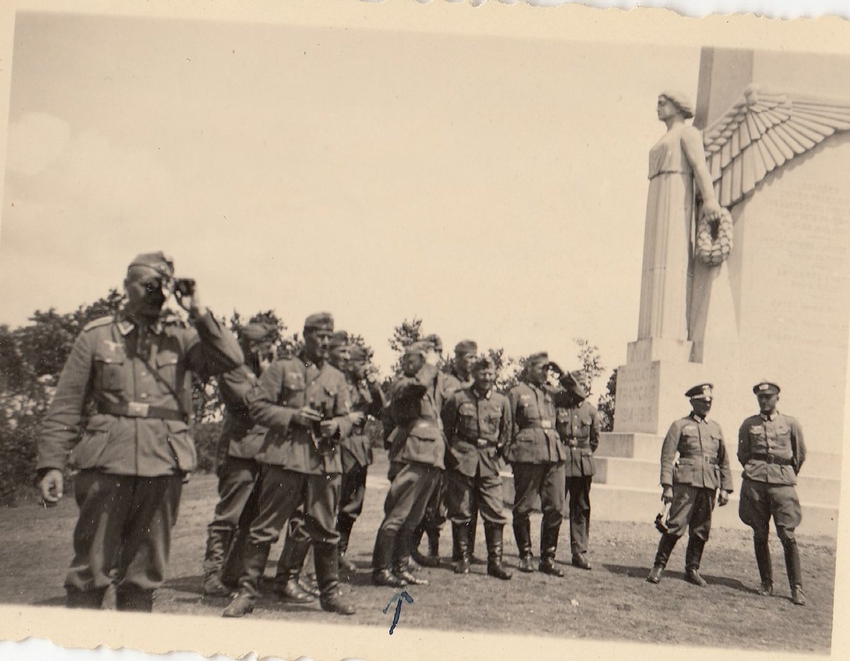 The Monument Aux Soldats Français at the Kemmelberg, better known as 'Den Engel' or 'The Angel'.