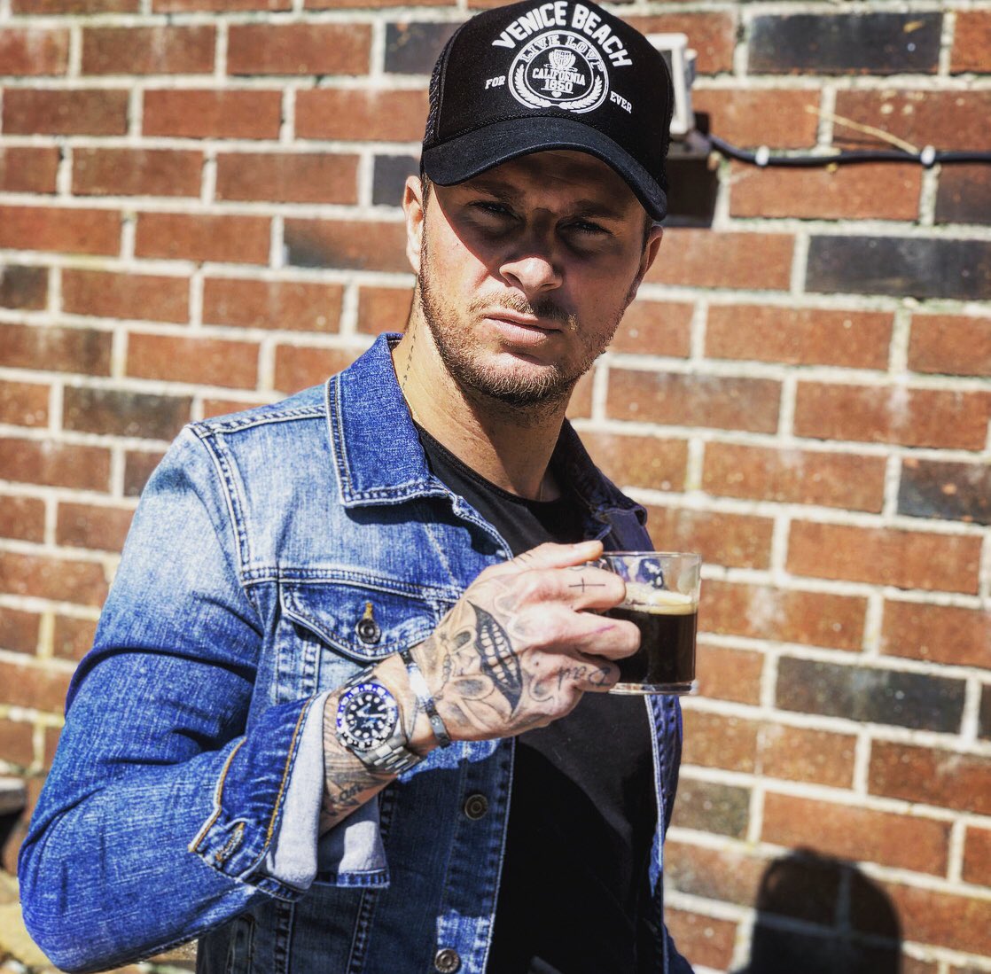 VincOff's tweet image. Je vous souhaite un bon confinement courage à tous  #RestezChezVous #coronavirus (Snap:Vincoff) 👍🏼❤️