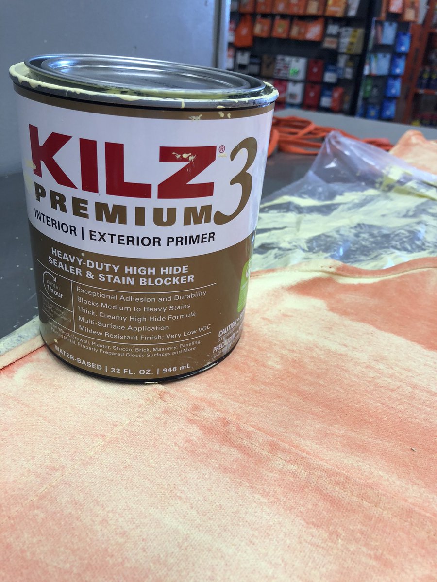 Fawn__Stubbs's tweet image. Making these #SocialDistancing Aprons. Never having painted an apron before , we figured out you must prime before you paint it. #kilz  #bddsw