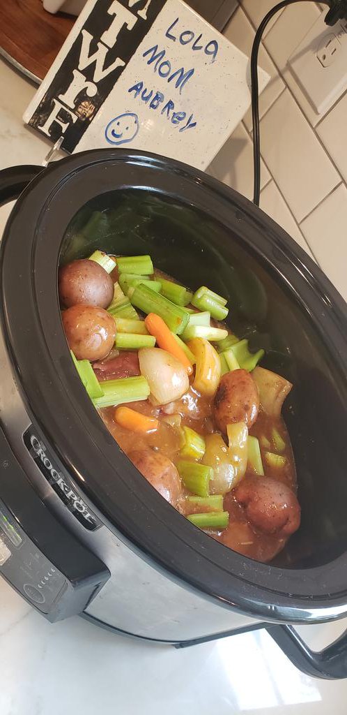 AnglinTeacher's tweet photo. Cool day for a Crock Pot recipe!  Veggies, meat, 1 packet Lipton Beef &amp; Onion, 1 can Campbell's Golden Mushroom soup and 1 cup hot water!  8 hours on low! https://t.co/7G7zDEqnaU