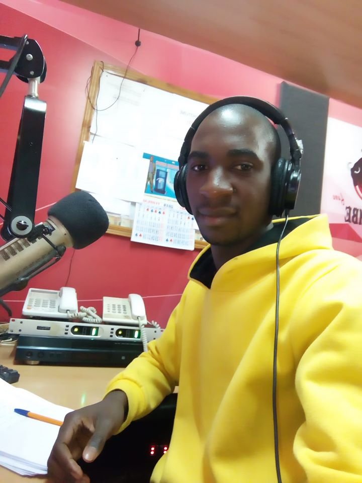 Sai watu wako na madeni wanadaganyia tu corona ndo wasilipe 🤣🤣🤣🤣ussibie serikali masaa.Fiika kwa nyumba mapema.#Uluukhanomulembe twende naloo <a href="/andati_nelson/">Omwana Wa Chifu</a> <a href="/Mulembe_FM/">MulembeFM</a>