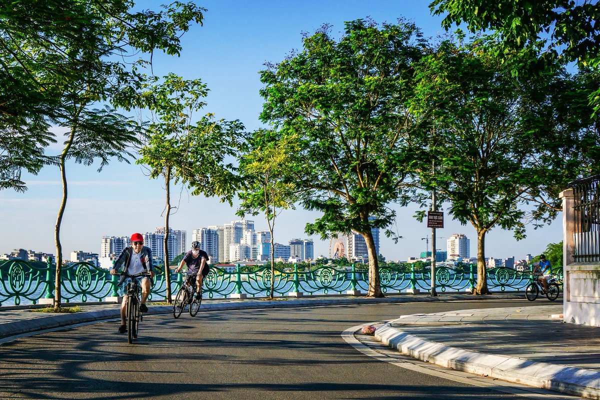 ExploreHanoi's tweet photo. Have you ever cycling around West Lake in Hanoi?
...
#WestLake #Hanoi #Vietnam #vietnamese #photography #photograph #Explore #ExploreMore #ExploreHanoi #streetphotography #streetview #streetstyle #SoutheastAsia https://t.co/MKylRbwp5x