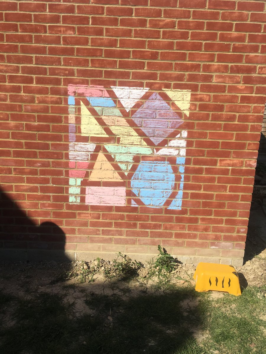 We’ve been busy making shapes in chalk ☺️😁