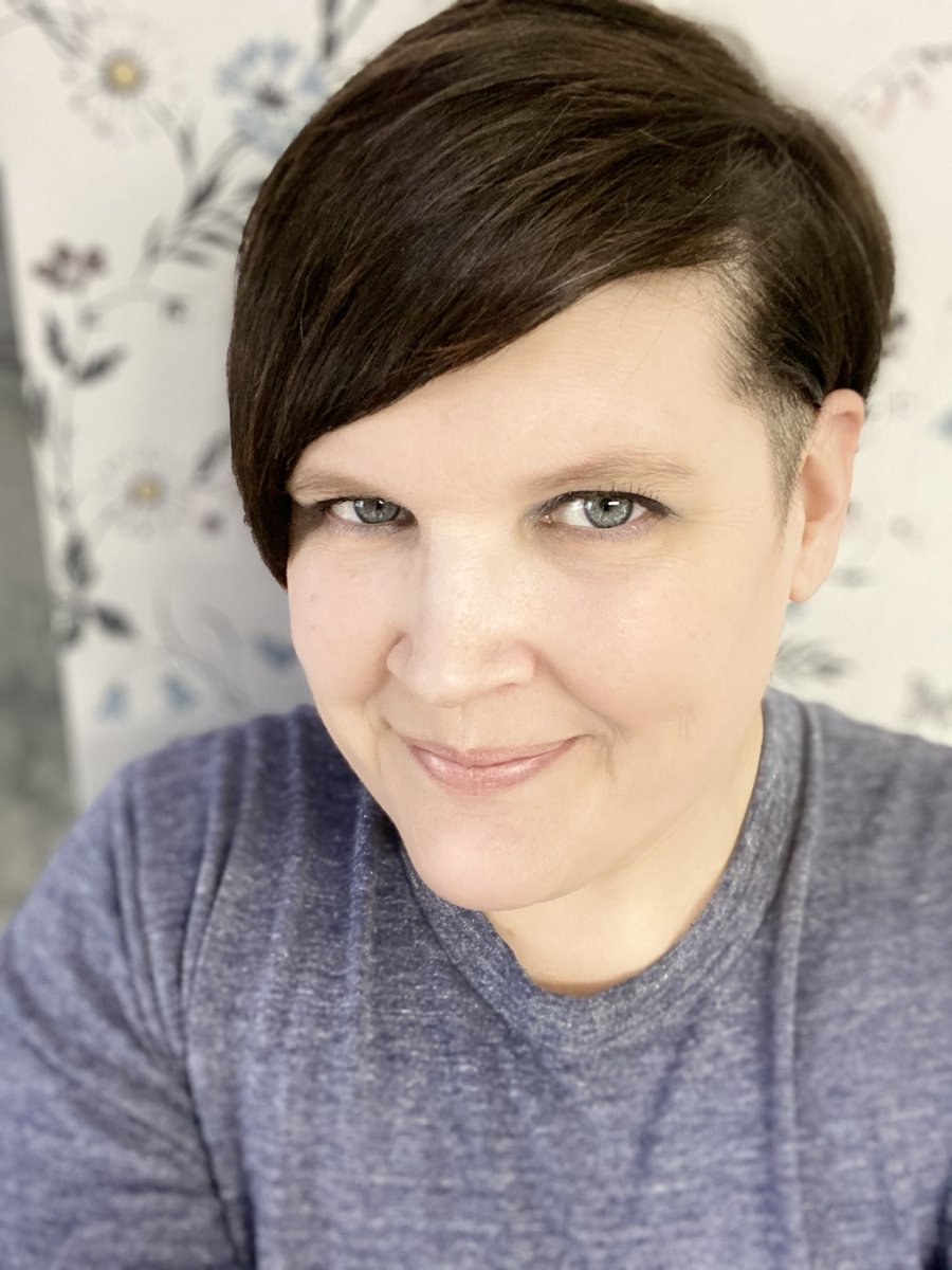 cozi2005's tweet photo. Each side of new stage of undercut haircut. https://t.co/hrJ1EyjIC2