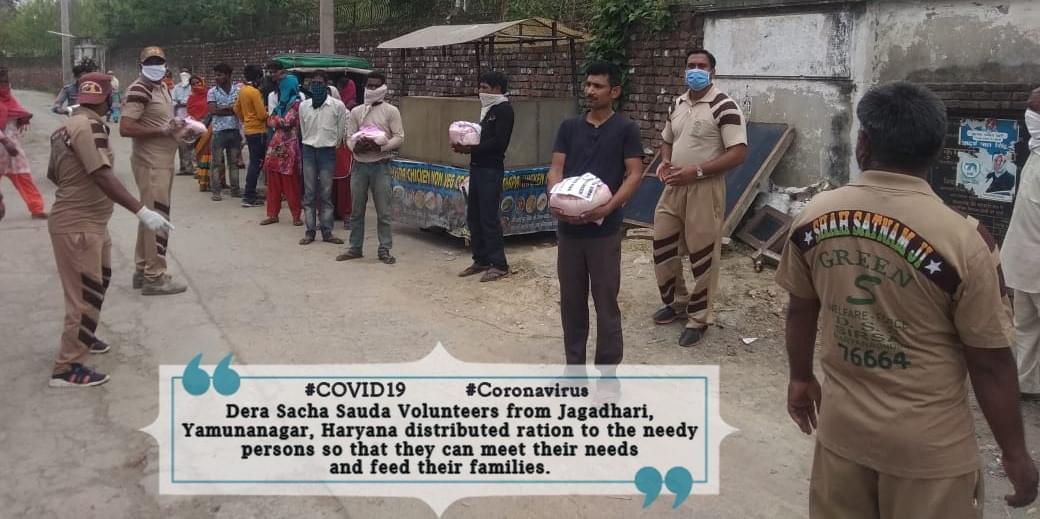 setia63086's tweet photo. #ServiceToNationByDSS @derasachasauda के सेवादार @Gurmeetramrahim ji Insa की प्रेरणा से राष्टीय लोक डाऊन के समय जरुरतमंद को राशन वितरित करते हुए व फूड पैकेट देते हुए। https://t.co/S5oEg2LzSX