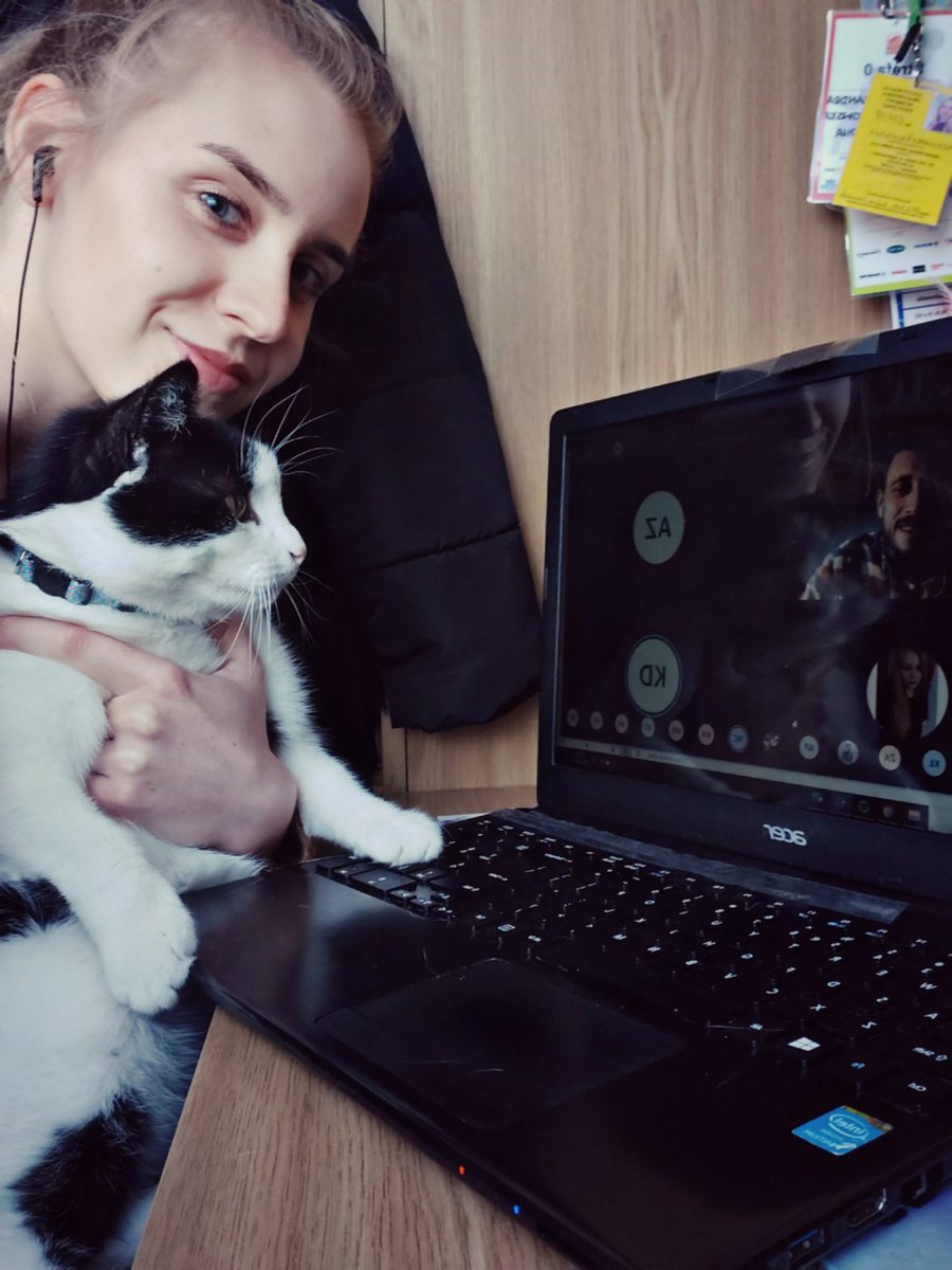Aleksan70261645's tweet photo. Zawsze chciałam zabrać go na zajęcia 🐈 i w końcu mogę to zrobić! 🥰❤ 
Chyba mogę Panie Doktorze @Szymon_Zylinski ?? 🤔
#elearning 
#catlovers https://t.co/h2SpX288Hz