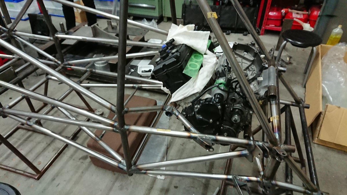 NextFormula's tweet photo. 本日フレームにエンジンを取り付けました！いよいよ本格的にパーツの組付けがスタートします！ https://t.co/0jonbBNCVx