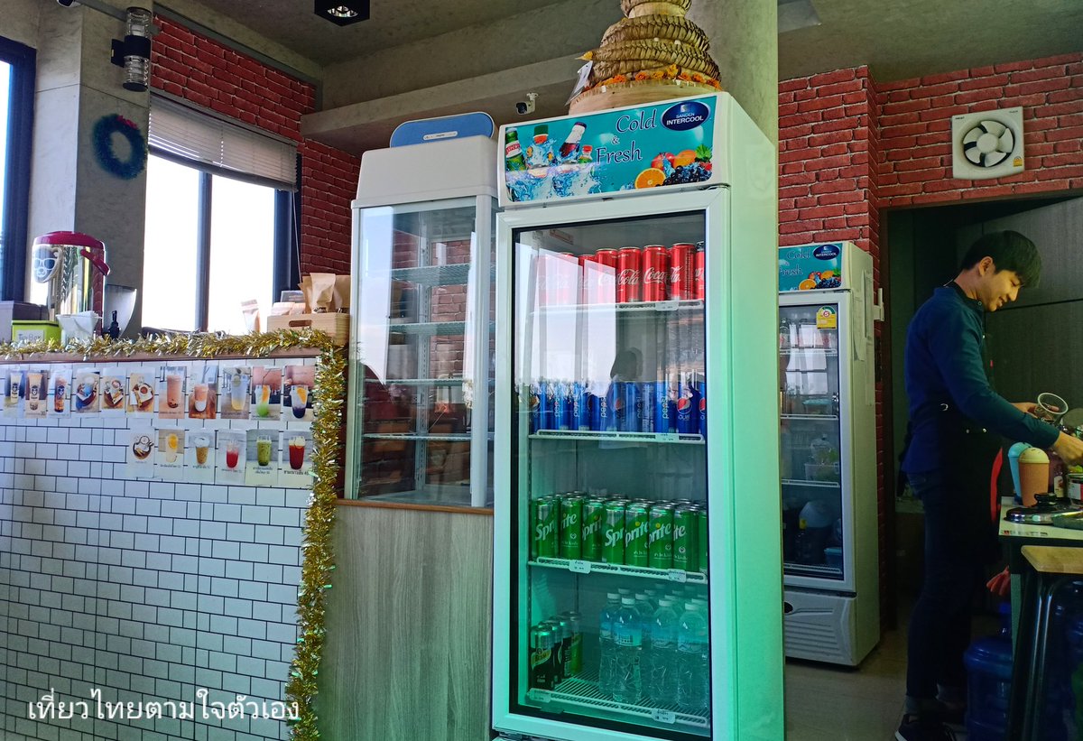 RQBVGTGSgcYgsBv's tweet photo. Two Twelve Kafa&Cha คาเฟ่ติดริมน้ำโขงใกล้พญาศรีสัตตนาคราช ภายในร้านเย็นสบาย เครื่องดื่มอร่อย และวิวโคตรดี😍 #เที่ยวไทยตามใจตัวเอง #twotwelve #คาเฟ่ริมแม่น้ำโขง #คาเฟ่นครพนม #รีวิวนครพนม #ไทยเที่ยวไทย #ที่กินนครพนม #เที่ยวไทยเท่ #thaitravelbymyself #thaitraveling #thailandtravel https://t.co/TO2NNMq8M2