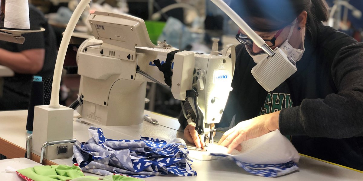 Vous êtes nombreux à nous interpeller sur la fabrication de #masques. Depuis 10 jours, l'équipe du Slip fait de son mieux pour se rendre utile à la filière textile qui se mobilise toute entière pour faire face à la crise du #COVID19
Le Slip avance groupé 👉bit.ly/2UKV5FC