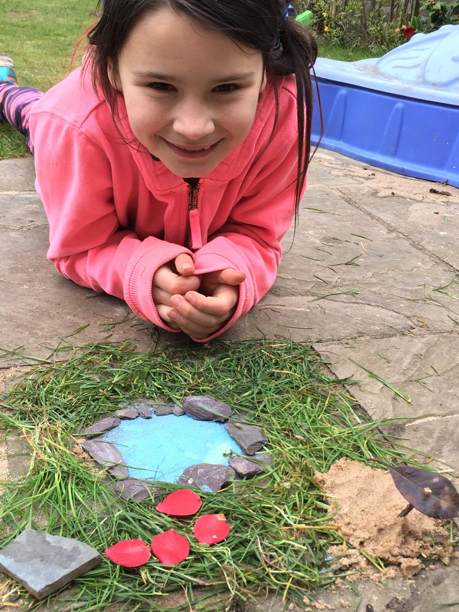 Susie50200137's tweet photo. All our girls have enjoyed creating these pieces of artwork inspired by Andy Goldsworthy! @HYear5 @2Hempland @HemplandPrimary https://t.co/TOjX1HfEHF
