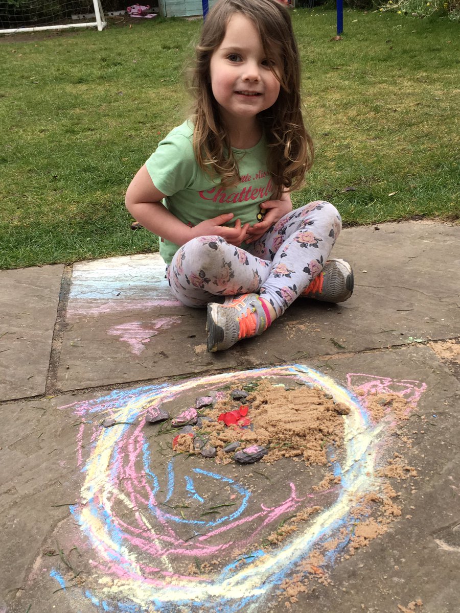 Susie50200137's tweet photo. All our girls have enjoyed creating these pieces of artwork inspired by Andy Goldsworthy! @HYear5 @2Hempland @HemplandPrimary https://t.co/TOjX1HfEHF
