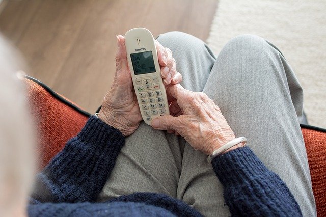 Op zoek naar #coronahulp voor jezelf of een ander in omgeving #Voorschoten? Kijk dan eens naar het aanbod van vrijwilligers op ons digitale platform: bit.ly/2UwTmos