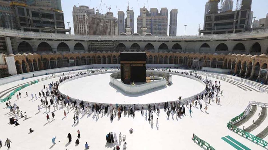 LordHuzaifaa's tweet photo. So Satisfied to see this..
Saudi Govt allowed Tawaf in Kaba with some restrictions..
Alhamdulillah! ❤️

#CoronaVirusPakistan #Coronavirustruth https://t.co/W2MTpi85qG