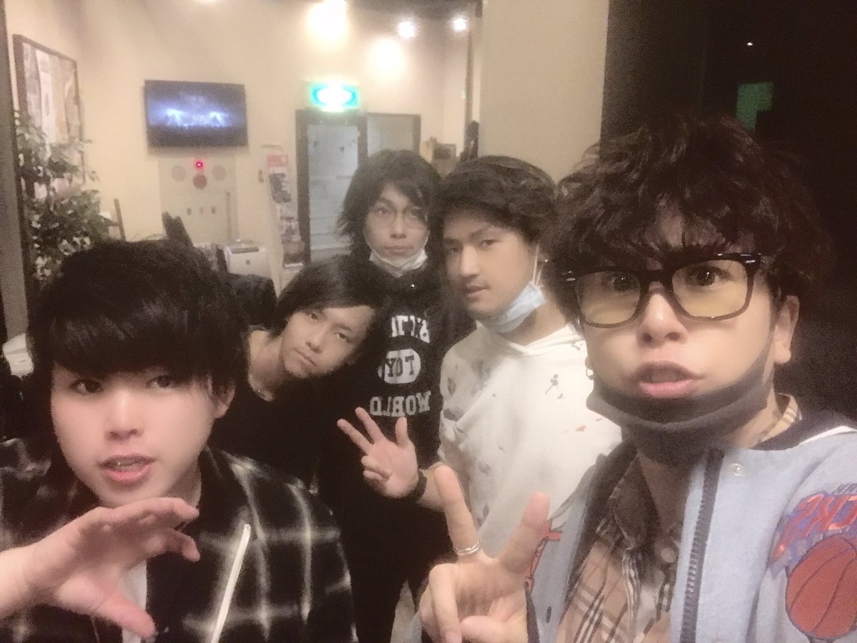 RUDEMAN_info's tweet image. 今日も配信見てくれてありがとうございました😊
今日の配信でJGB（ジョージ）は脱退しますが音楽をやめてしまうわけではないのでジョージ個人の応援をこれかもよろしくお願い致します‼️
そして僕達も頑張りますのでこれからも応援をよろしくお願い致します‼️
また生配信しますのでみてねー👀