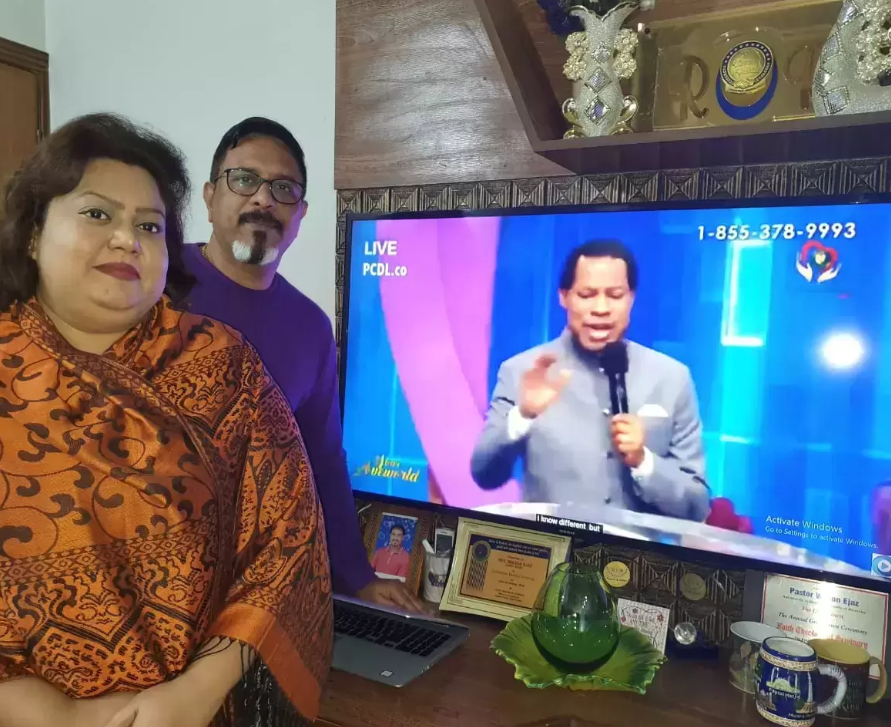 LoveWorldEvents's tweet photo. From which country are you watching the live broadcasts with Pastor Chris Oyakhilome? Share with us your pictures! #GlobalPrayerWeek https://t.co/TiNr9vcT10