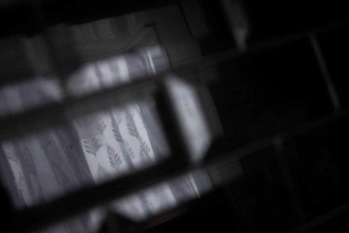 _SEPhotos_'s tweet photo. Staying inspired at home can be hard at times but sometimes it's as simple picking up the camera and to make yourself get creative. 🖤
.
.
.
#stayhomesaveslives #stayhome #lockdown #photography #homelife #creative #getinspired #art #abstract #texture #life #surrealism #Random https://t.co/tKj8n4GPNu