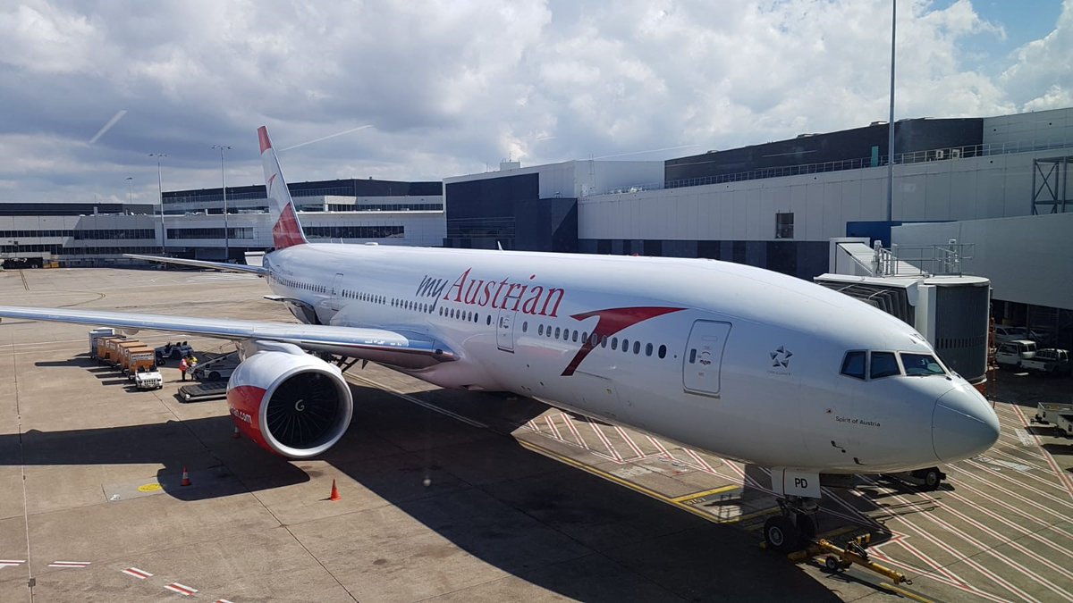 _austrian's tweet photo. After its historic nonstop flight to Sydney, the "Spirit of Austria" is on the way back to Vienna. On board: 300 passengers and millions of medical gloves, which we picked up during refueling in Penang. Follow the Austr(al)ian Gloveliner 😉 @flightradar24: https://t.co/coQho0tUwY https://t.co/u6kfpVValn