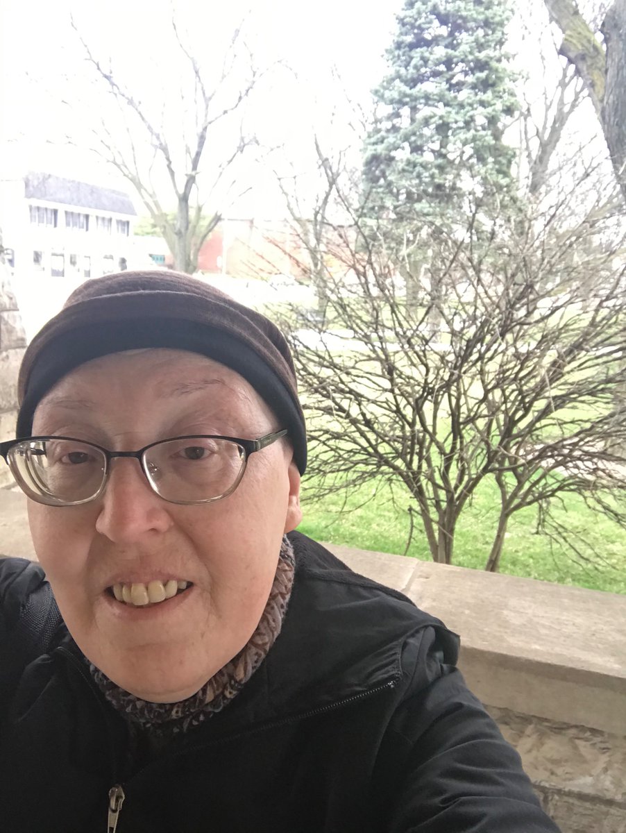 ihatebreastcanc's tweet photo. Waiting for the train on #TreatmentTuesday #Abraxane #threeon #oneoff #cancercommuter https://t.co/LhZXXlfzFE