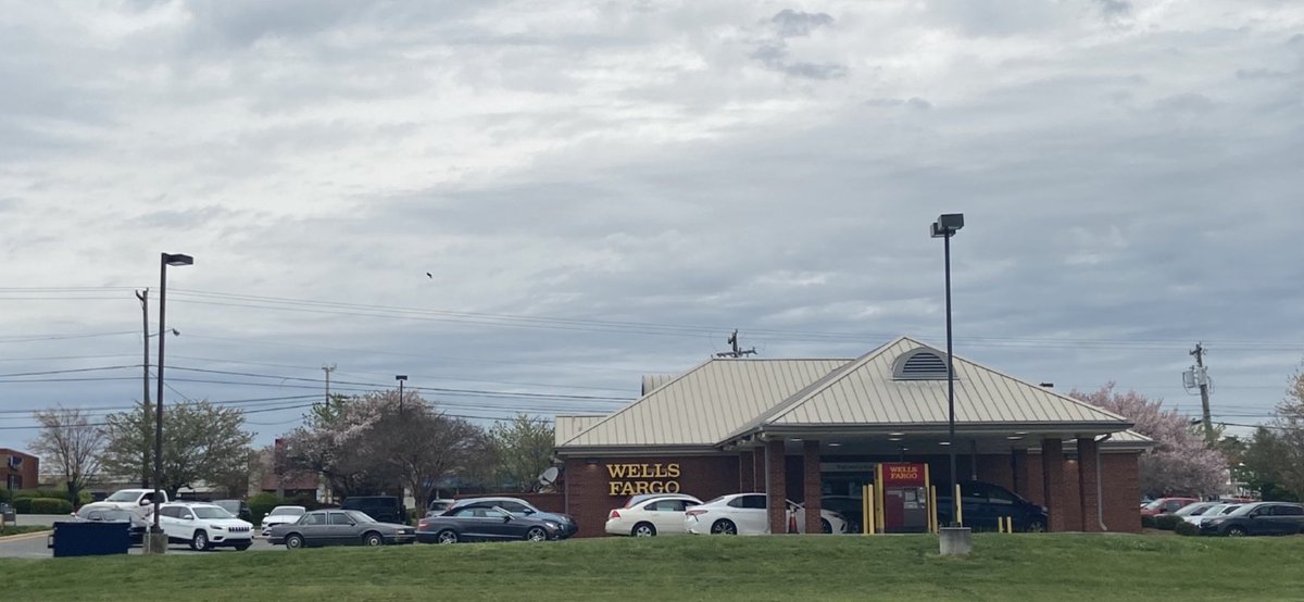 toddparott's tweet photo. @WellsFargo Mooresville and traffic is 4 wide counting the ATM 😳! Haven’t seen this since @TalladegaSuperS last year 🏁. Service was great only 20 minutes to fight to the front ✔️. #Afirstforme #Banking #PayingBills 🙏🏻 https://t.co/2W5Pq09j1y