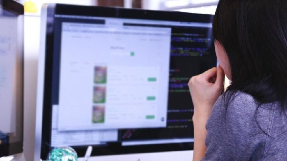 MarkLange's tweet photo. Working from home? BBB warns of scammers targeting at-home workers. #phishing #BEC #WFH #remotework  https://t.co/usY5mn23yl https://t.co/r2xCaBfQ0R