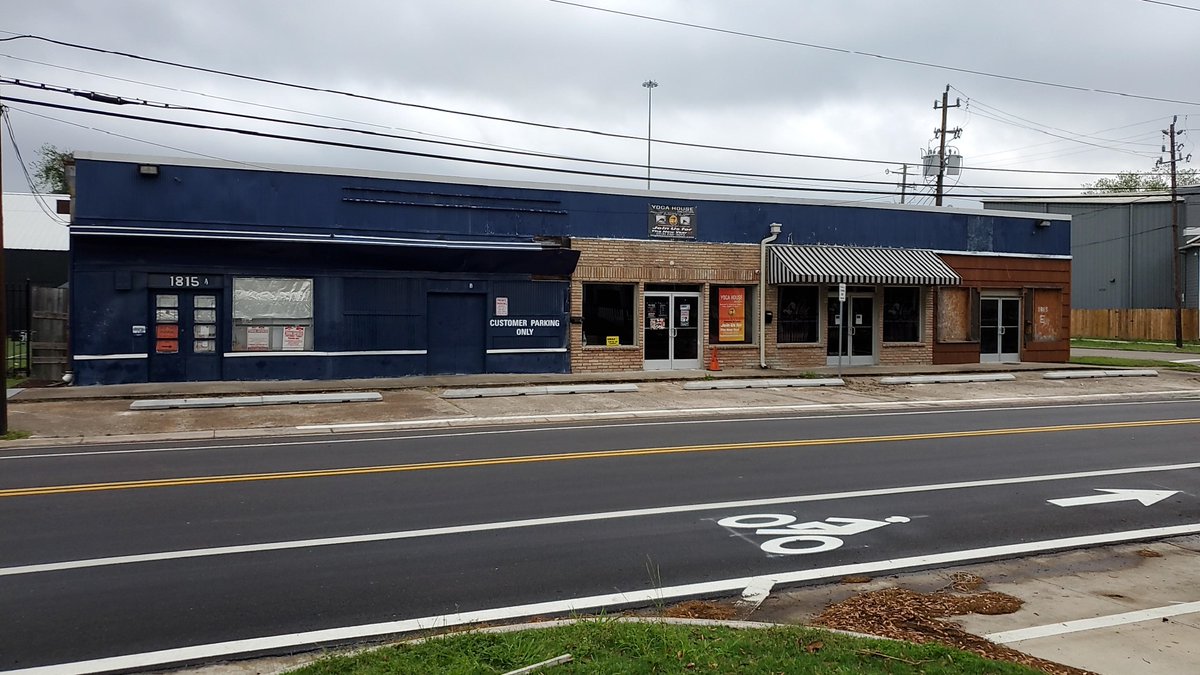 Striping is complete on Cleburne Street for the new high-comfort bikeway. A final ride-through is scheduled this week. Thank you to our partners Harris County Precinct 1, @tooledesign, @TEI_PlanDesign and @JonesCarter! Project details here: houstonbikeplan.org/planned/third-…