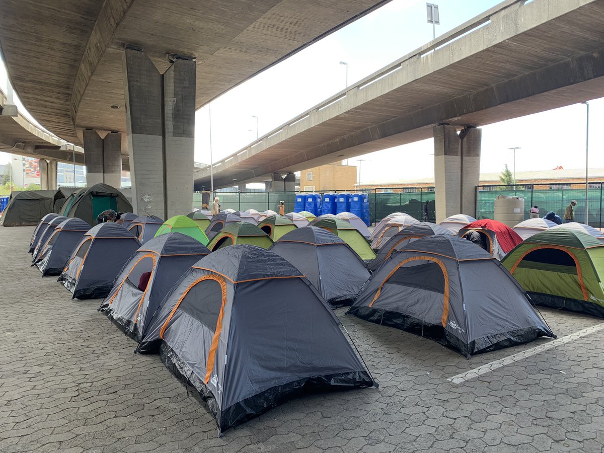 ewnreporter's tweet photo. #LockdownSA The City of Cape Town started housing homeless people as part of efforts to combat the spread of Covid 19. This site is located under the elevated freeway, in Cape Town. KP https://t.co/oTrDeH6Bw3