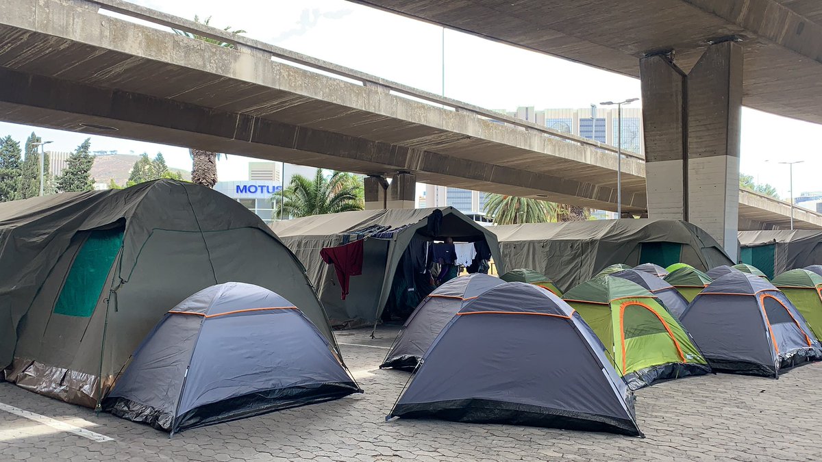 ewnreporter's tweet photo. #LockdownSA The City of Cape Town started housing homeless people as part of efforts to combat the spread of Covid 19. This site is located under the elevated freeway, in Cape Town. KP https://t.co/oTrDeH6Bw3