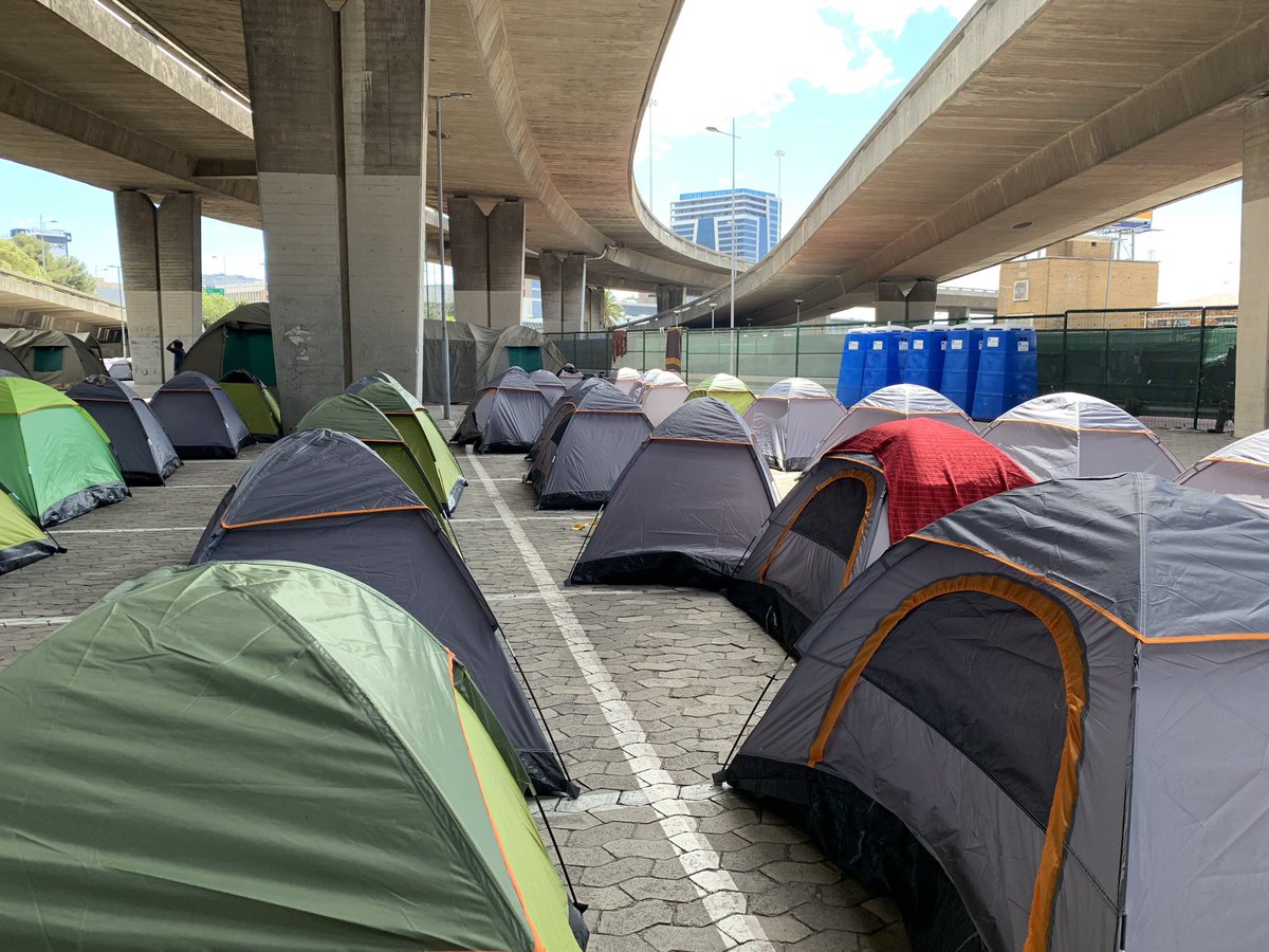ewnreporter's tweet photo. #LockdownSA The City of Cape Town started housing homeless people as part of efforts to combat the spread of Covid 19. This site is located under the elevated freeway, in Cape Town. KP https://t.co/oTrDeH6Bw3