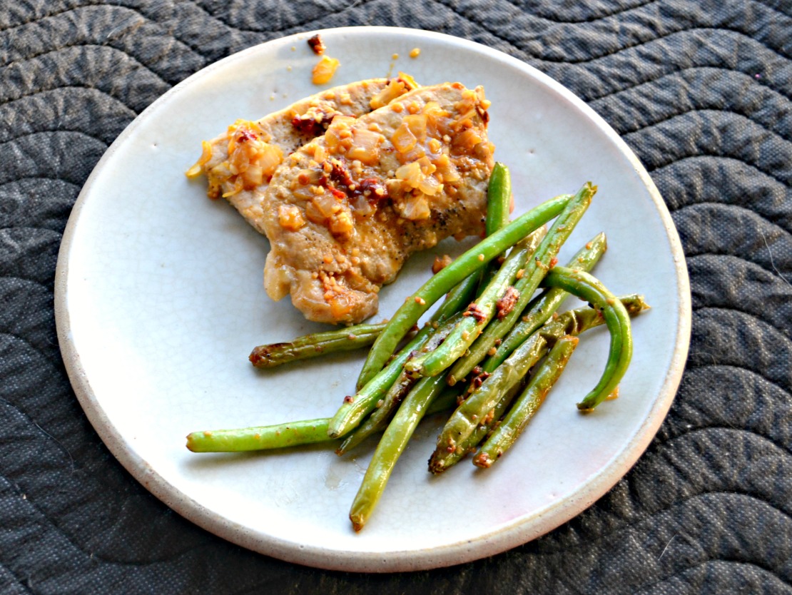 SkinnySpatula's tweet photo. RT @HezziD: Conga Lime Pork Chops is an easy to make sweet and spicy pork dish made with ingredients from the pantry!  https://t.co/VUr8CYgbsN   #pork #easyrecipes https://t.co/ZkaLpALH0j https://t.co/QHfs68ysg7