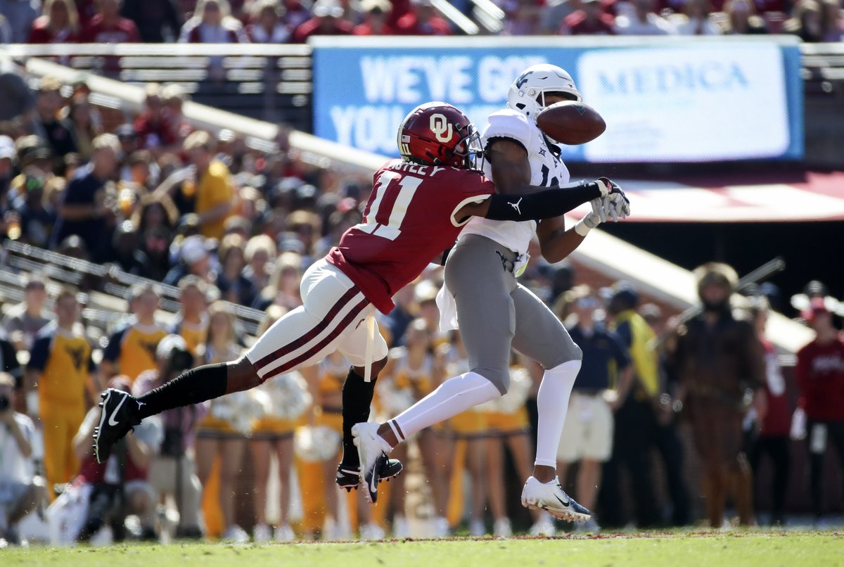 PFF_College's tweet photo. Oklahoma CB Parnell Motley: 43.4% completion rate allowed in coverage.

Lowest rate in the pass-heavy Big 12. https://t.co/7yTe7QgjoA