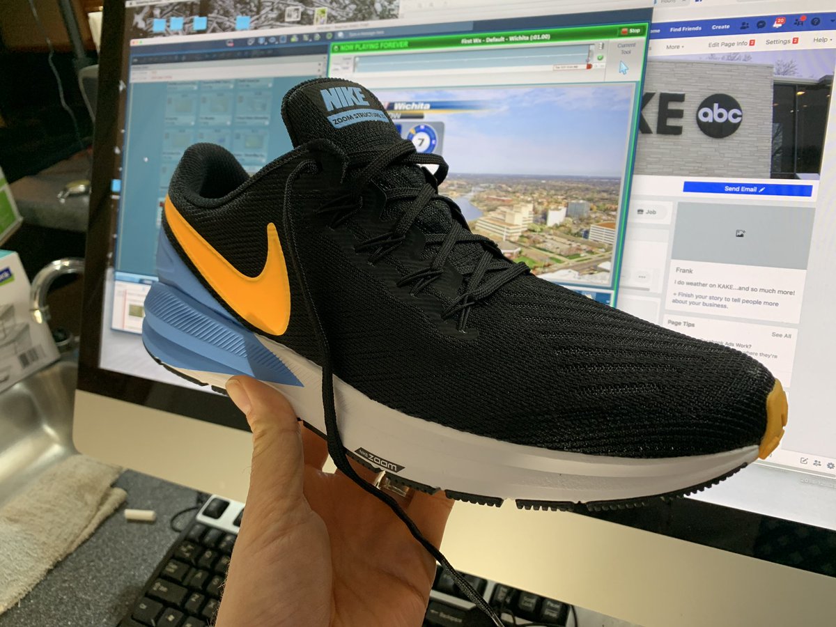 FrankWaughKAKE's tweet photo. Need new shoes for all of your #Quarantine walks and runs? @RunFGRC is offering free shipping! #ShopLocal #RunICT #QuarantineLife #NikeStructure https://t.co/TngpasDjMe