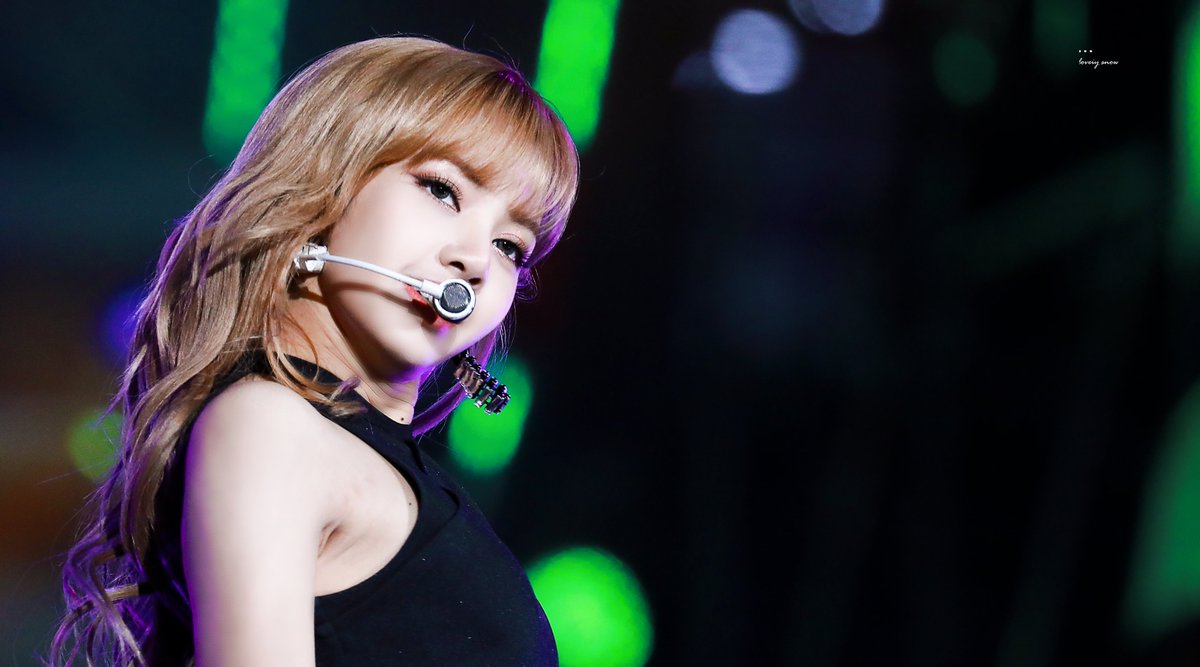 lovelysnow329's tweet photo. Today is Lisa😊
#블랙핑크 #BLACKPINK #리사 #LISA https://t.co/nfH08W6PJ3