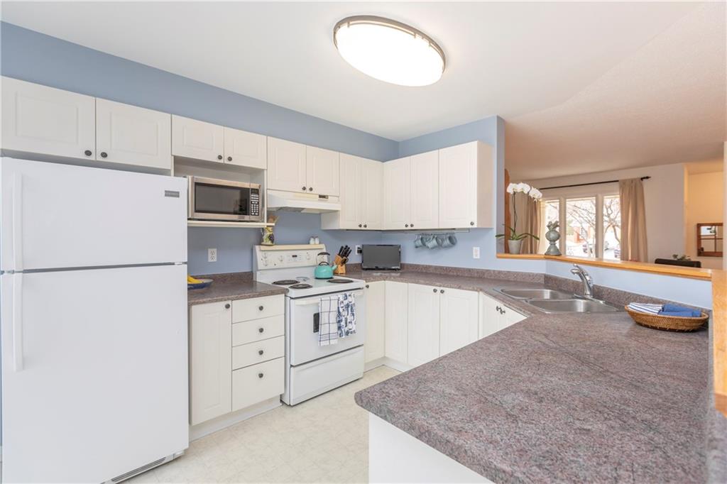 Solid_R_Realty's tweet photo. Take a look at this stunning 2 bed plus loft well maintained townhome in Orleans! This wonderful home has an open concept main floor with large windows… definitely a home to take a look at. #SRwelcomehome

🛏️ 2 Bed
🛁 2 Bath
📍 517 Wincanton, Ottawa https://t.co/iGmHHDVBMq