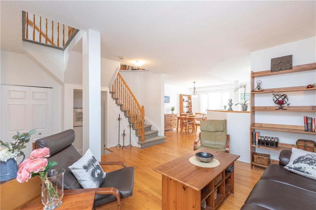 Solid_R_Realty's tweet photo. Take a look at this stunning 2 bed plus loft well maintained townhome in Orleans! This wonderful home has an open concept main floor with large windows… definitely a home to take a look at. #SRwelcomehome

🛏️ 2 Bed
🛁 2 Bath
📍 517 Wincanton, Ottawa https://t.co/iGmHHDVBMq
