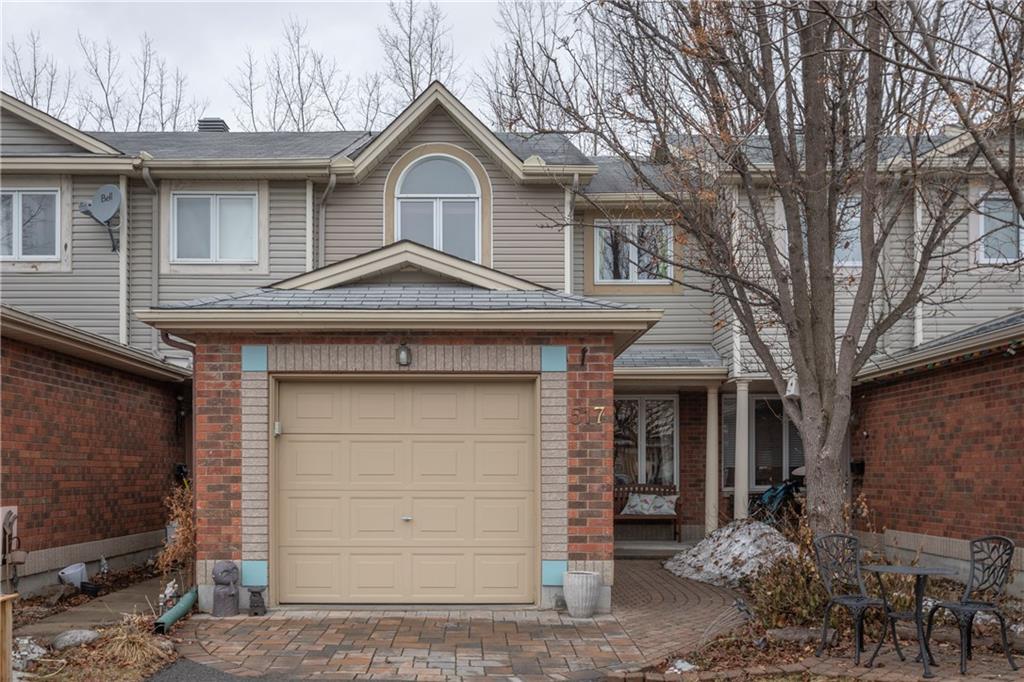 Solid_R_Realty's tweet photo. Take a look at this stunning 2 bed plus loft well maintained townhome in Orleans! This wonderful home has an open concept main floor with large windows… definitely a home to take a look at. #SRwelcomehome

🛏️ 2 Bed
🛁 2 Bath
📍 517 Wincanton, Ottawa https://t.co/iGmHHDVBMq
