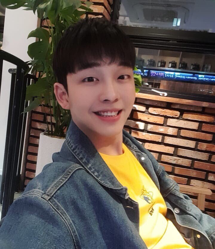 CHOIPHILWON_TH's tweet photo. 📝IG Update~
📍IG :  j.yu_han
🗓 25/03/2020

💬 ทรงผมเนี้ยบถูกใจจริงๆ!!

#JANGYUHAN #장유한 #จางยูฮัน #유한 #ยูฮัน https://t.co/t76WNtyVef